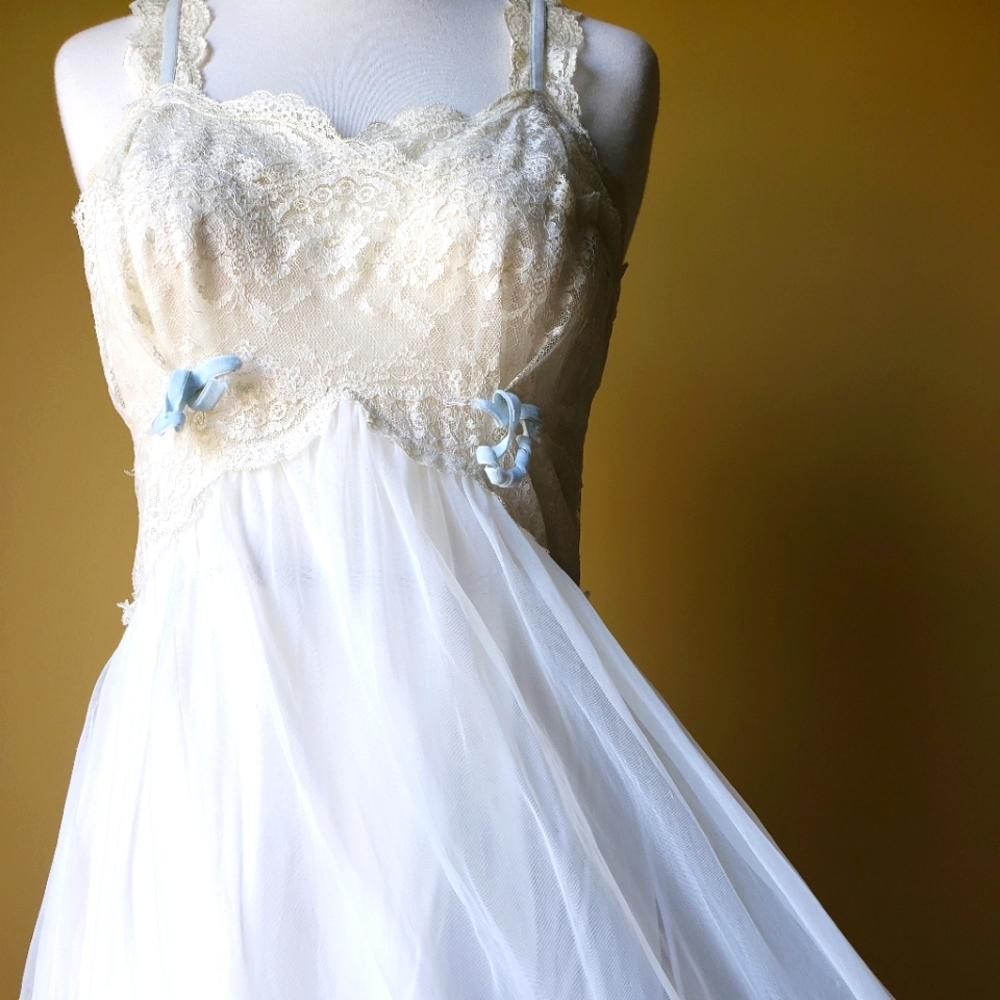 Vintage 1940s saks fifth avenue white and blue negligee slip dress small